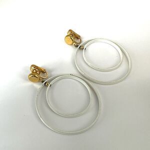 Crown Trifari vintage white double circle clip on earrings